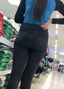 Brunette shop worker with bubble ass in jeans