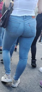 Big Hot Booty in Tight Jeans City Candid