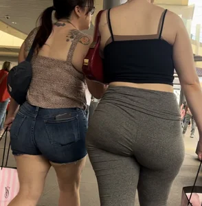Jiggly pawg with her pawg mother (OC)