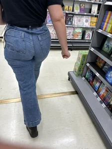 Employee with a Fat ass in jeans