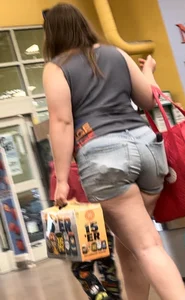 Mom is a pawg
