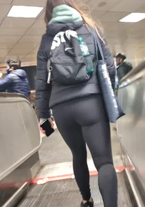 Nice ass on escalator