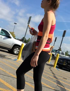 Walmart girl with a perfect bubble butt in tight leggings