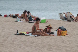 Florida beach and bikini girls