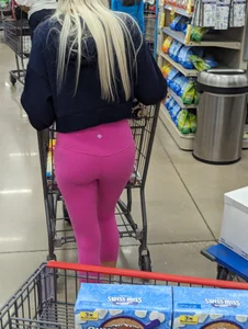 Blonde pink leggings