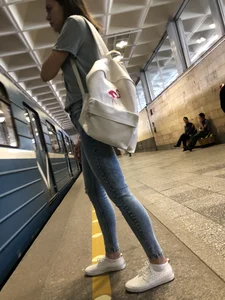 Hot Booty and Legs in Tight Jeans Street Creepshots
