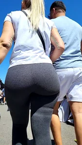 Hot big bubble ass in grey leggings