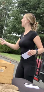 Food truck babe - toned body - OC
