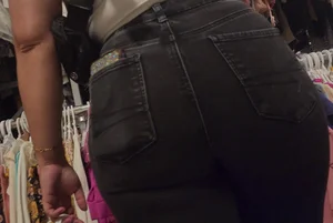 Thick Latina MILF shows off dumpy in black jeans