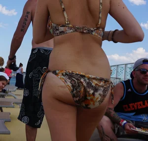 Tasty cruise ship hottie