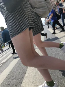 Two Teen Girls in Matching Shorts With Slim Legs on the Crosswalk Large Creepshots Gallery