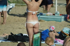 Sexy Girl in Swimsuit and Sunglasses Cameltoe Beach Candid Photos