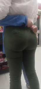 Milf latina with great bubble ass in tight green pants [OC]