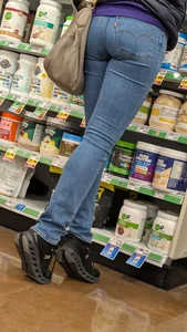 Milf tight Jeans shopping