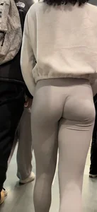 Cutest bubble butt in tight leggings