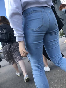 Awesome Butt in Tight Blue Jeans on a Crosswalk Creepshots Gallery