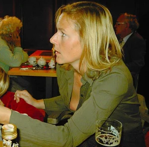 Candid boobs, nip slip and downblouse pics