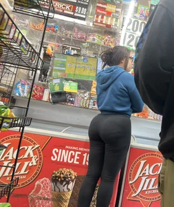 Big booty Latina in neighborhood store (oc)