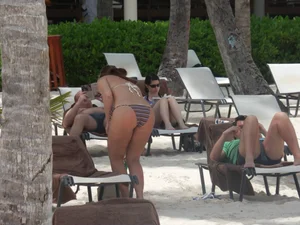 Bikini babe at the beach with nice tits and ass