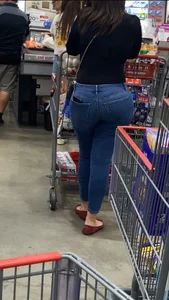 Perfect round ass in leggings/Milf in jeans
