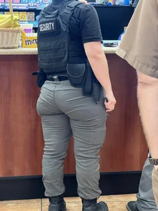 4’11 security pawg