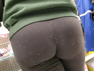 Babe in green hoodie looking for items