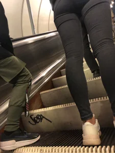 Candid Booty in Tight Black Jeans on a Subway Escalator Closeups