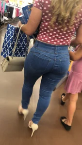 Hot ass candid milf in tight jeans with an amazing ass