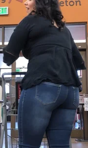 Chunky milf ass creeped in jeans shopping