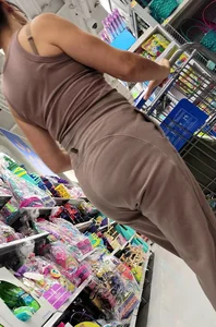 Squatting milf vpl