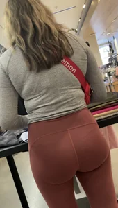outrageously fat ass on this lulu employee