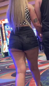 Pawg in booty shorts