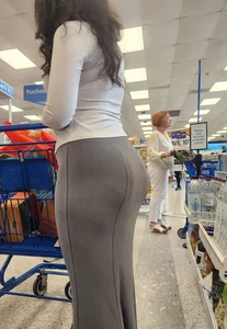 Out In The Wild 23 ( Phat ass in long skirt) MUST SEE