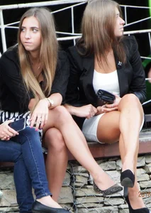 Park Candids - Girls with Awesome Legs