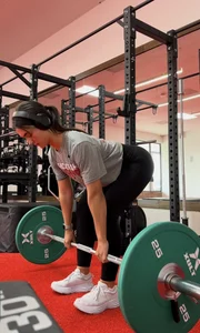 (OC) Beautiful fit brunette with jaw-dropping face at gym in leggings
