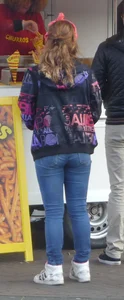 Candid milf chick wearing tight blue jeans