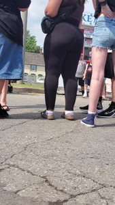 Massive ass girl in leggings