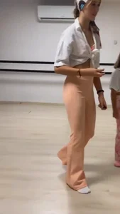 Great VPL in tight pants video