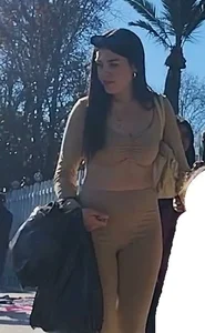 Beautiful college girl’s butt in tight leggings. Face capture (OC)