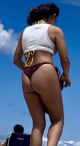 Sexy chick changing at the beach creepshots