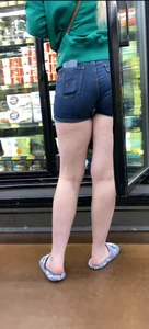 PAWG eating up shorts. VPL