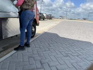 Again this thick milf at job site