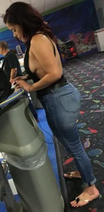 Thick brunette in tight jeans and showing some side boob