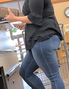 Chunky milf ass creeped in jeans shopping
