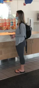Blondie with a tight bubble butt in leggings (OC)