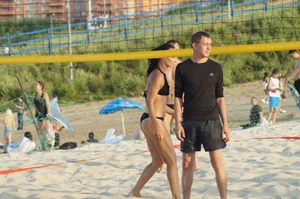 Hot Tattooed Girl in Black Swimsuit Playing Volleyball on the Beach Creepshot Photos Gallery