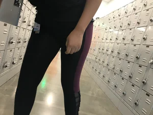 Sexy Amazon employee in leggings with a nice ass
