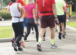 Girls in Yoga Pants Walking on the Street City Creepshot
