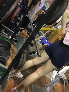 Girl with Hot Legs in Shorts Gym Creepshots