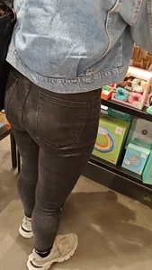 My friend’s ass - Part 7 (OC)